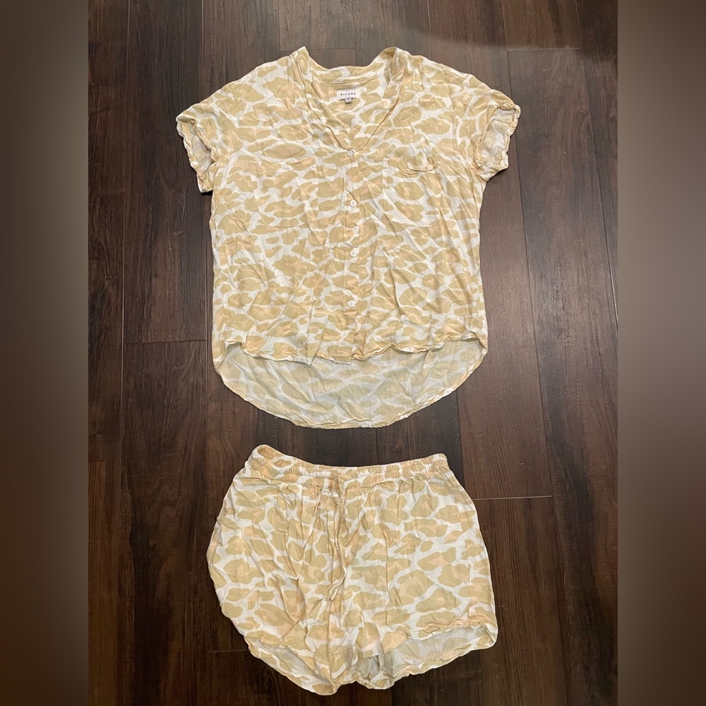 Women’s Piyama Cream Animal Print Pajama Set Size Medium